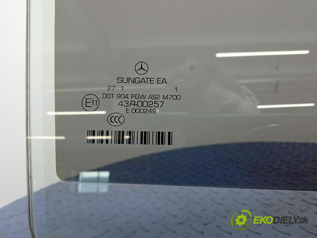 Mercedes S-klasa 2011 sklo dvere zad Prava: