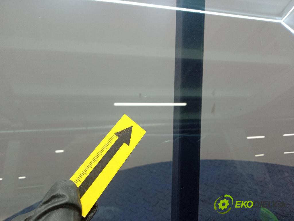 Mercedes S-klasa 2011 sklo dvere zad Prava: