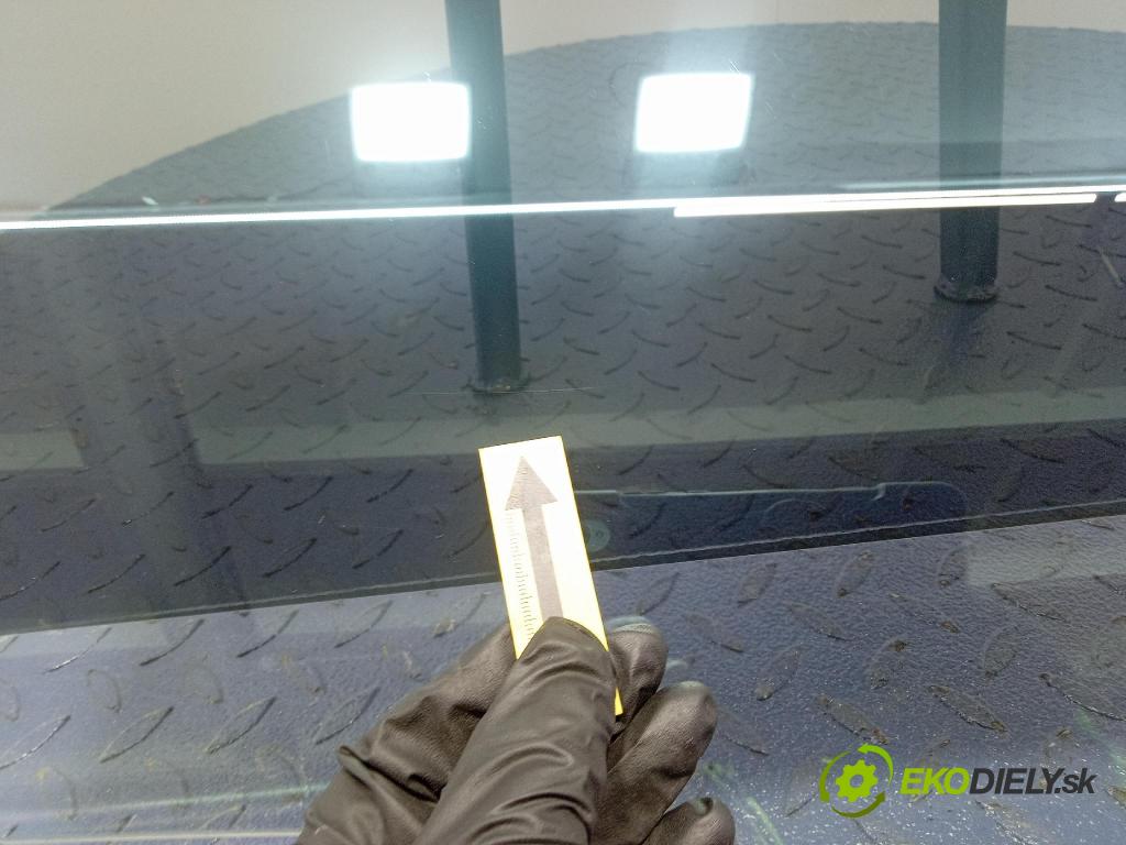 Mercedes S-klasa 2011 sklo dvere zad Prava: