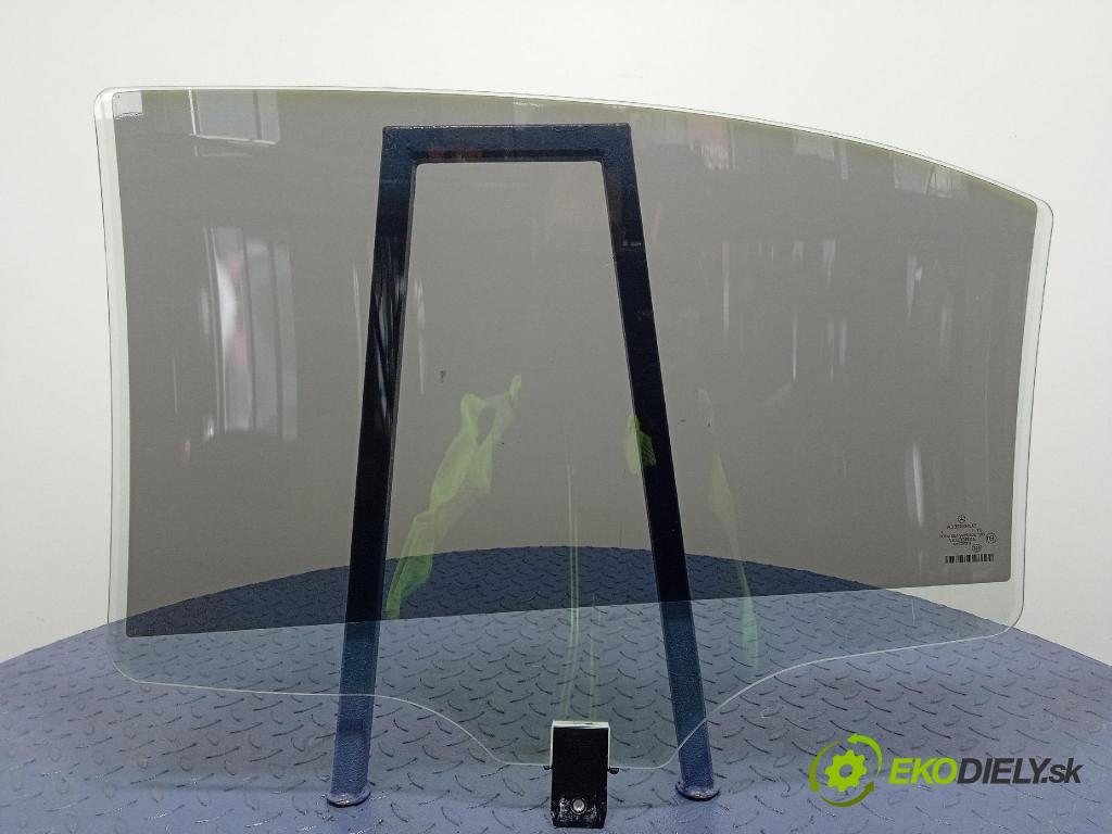 Mercedes S-klasa 2011 sklo dvere zad Prava: 