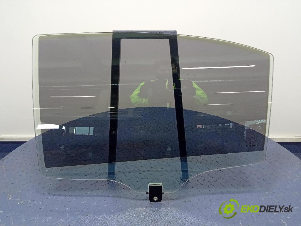 Mercedes S-klasa 2011 sklo dvere zad ľavé