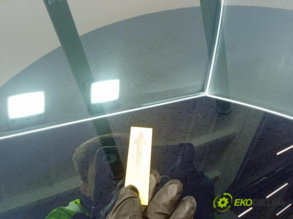 Mercedes S-klasa 2011 sklo dvere zad ľavé