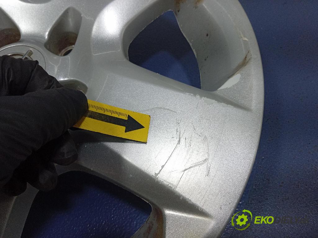 Opel Zafira 2006 puklica kola: 13198634