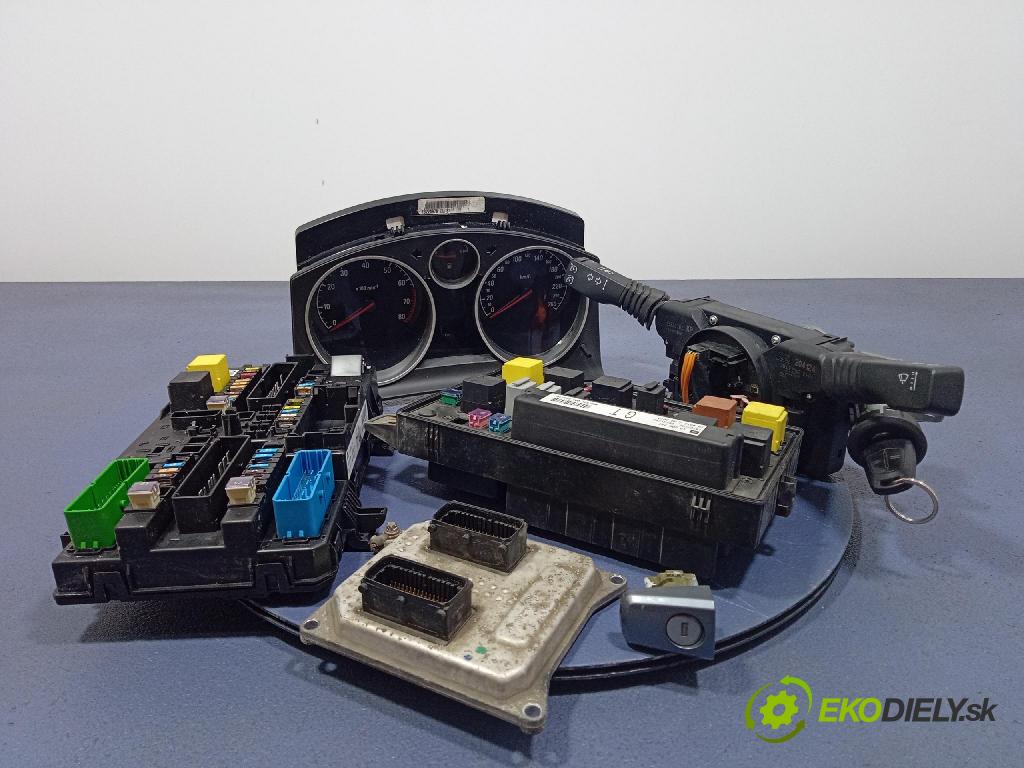 Opel Zafira 2006 řídící jednotka Motor: 12992406