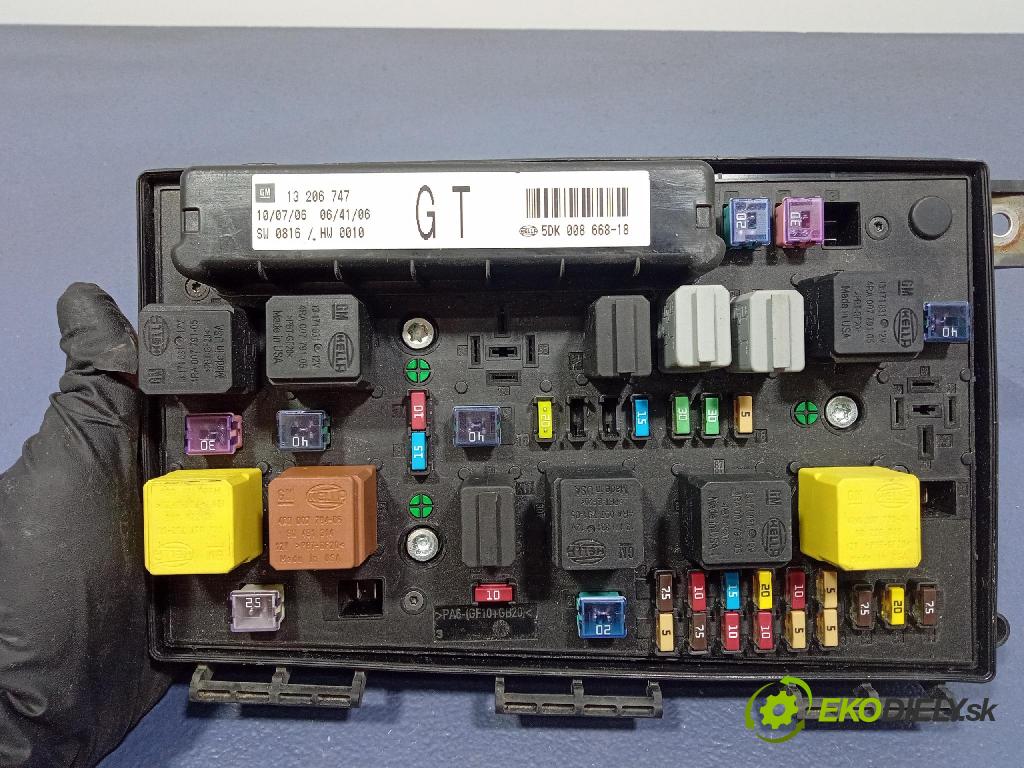 Opel Zafira 2006 řídící jednotka Motor: 12992406