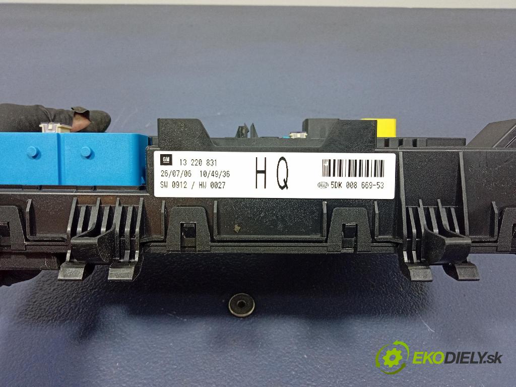 Opel Zafira 2006 řídící jednotka Motor: 12992406