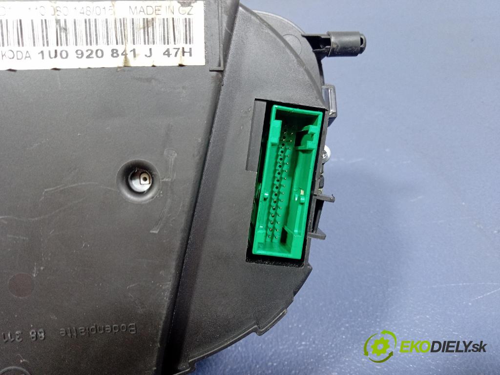 Skoda Octavia 2002 prístrojovka/ budíky 1U0920841J