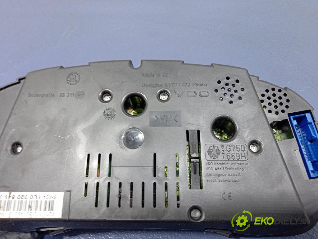 Skoda Octavia 2002 prístrojovka/ budíky 1U0920841J