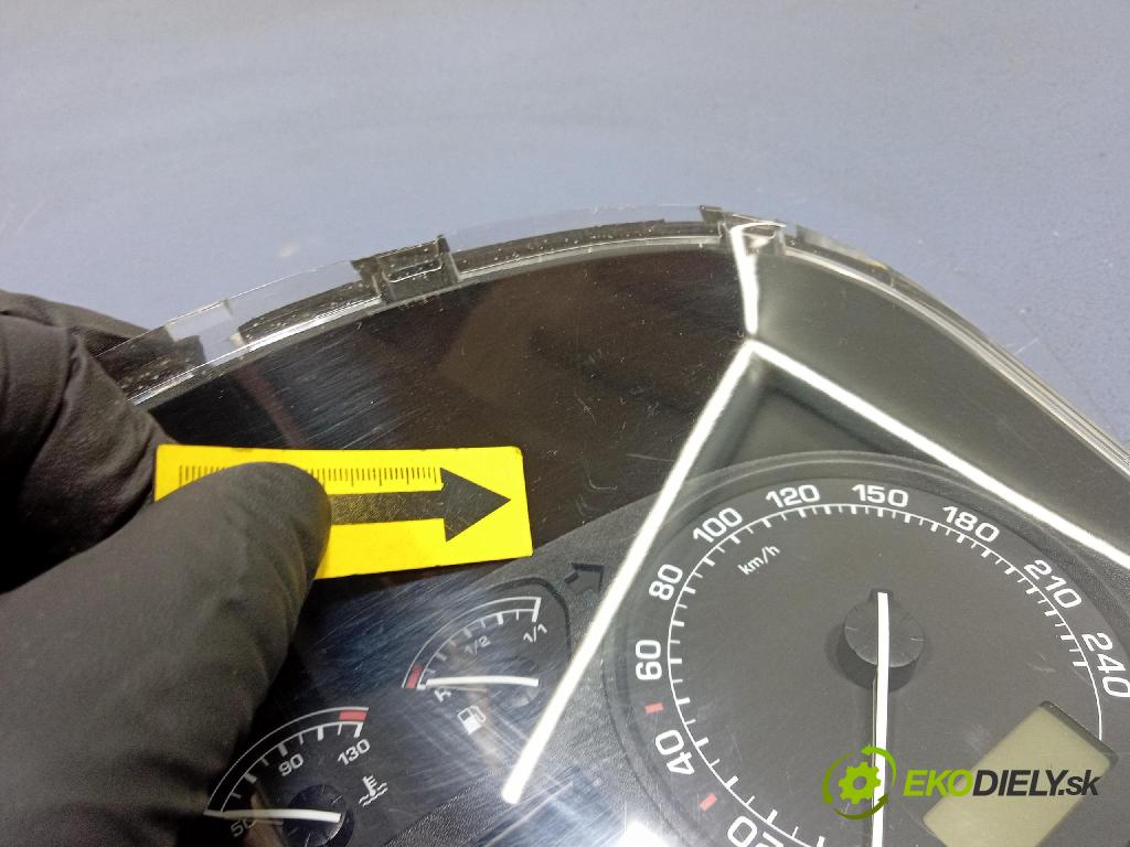 Skoda Octavia 2002 prístrojovka/ budíky 1U0920841J