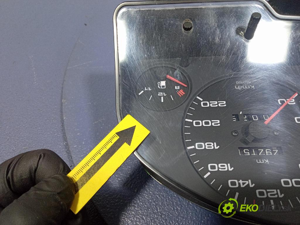 Audi 80 1994 prístrojovka/ budíky 893919067AP