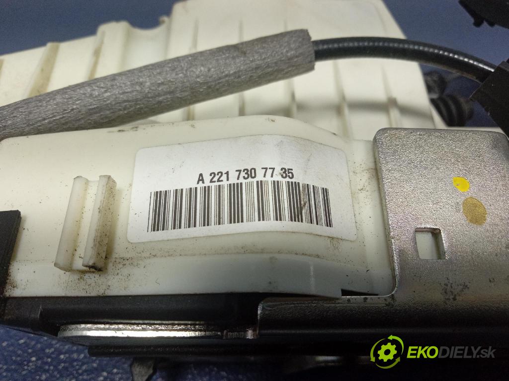 Mercedes S-klasa 2011 zámek dveře Zad: Levý: 450711631L