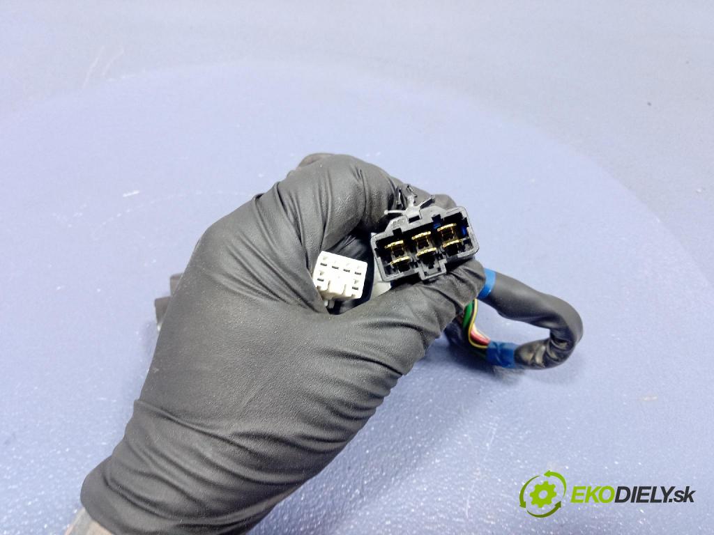 Kia Carens 2008 Spínač zapalování.