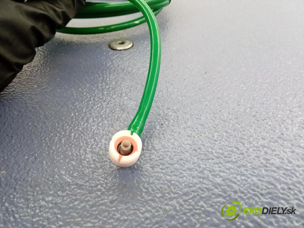 Mercedes S-klasa 2011 rúrka Vzduch: A2218002315