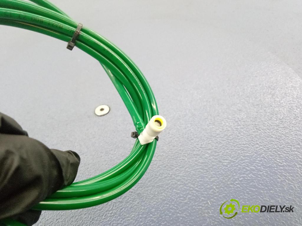 Mercedes S-klasa 2011 rúrka Vzduch: A2218002315