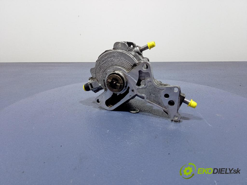 Vw Golf 2006 čerpadlo vákuová 038145209H
