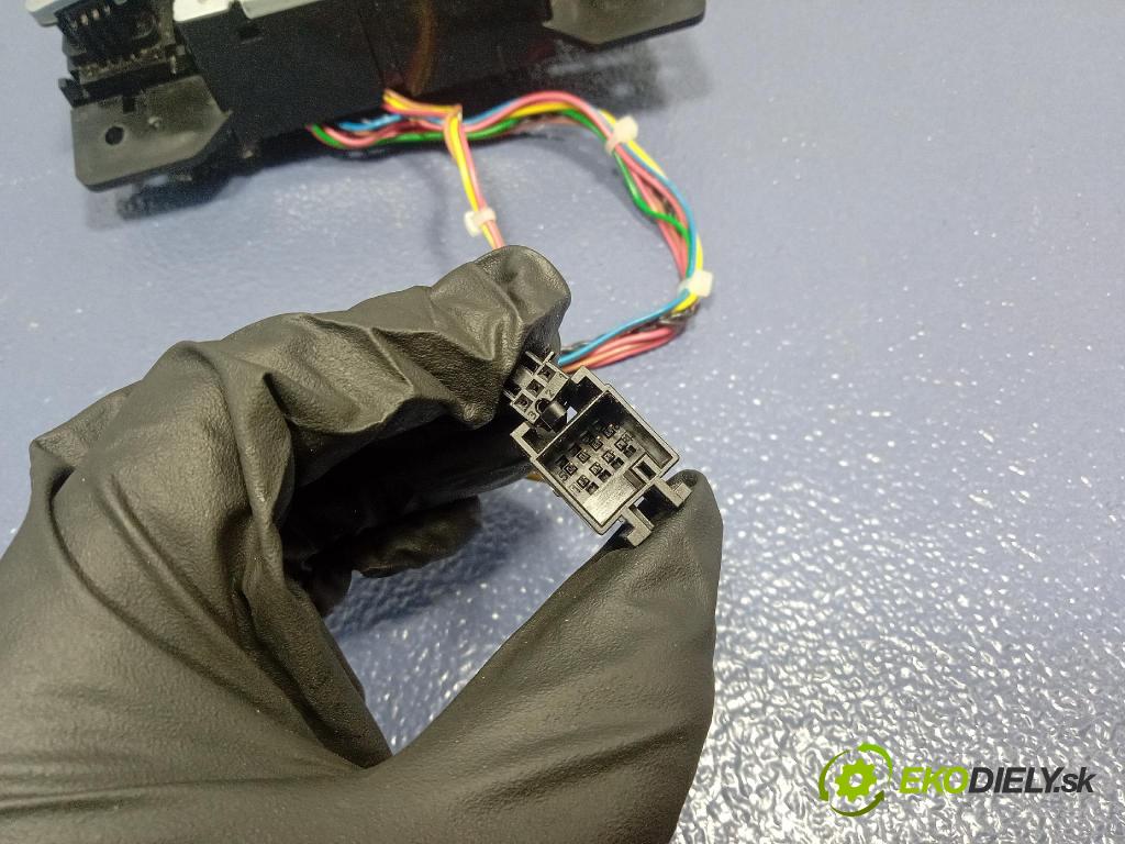 Mercedes S-klasa 2011 prepínač A2219054600