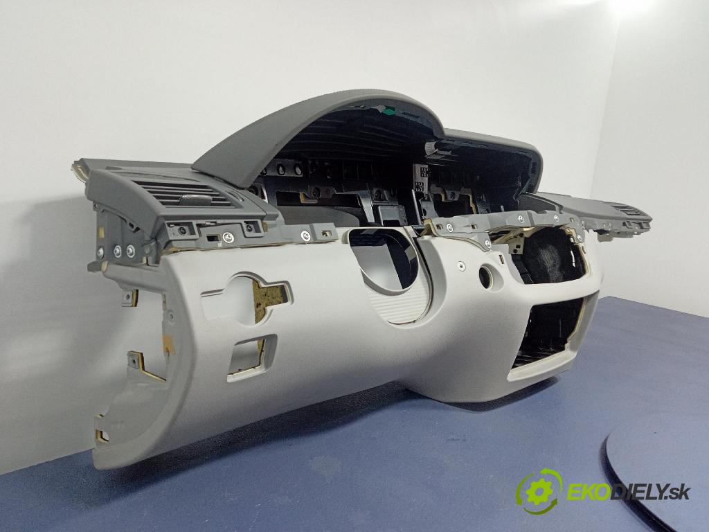 Mercedes S-klasa 2011 kokpit,pristrojová doska