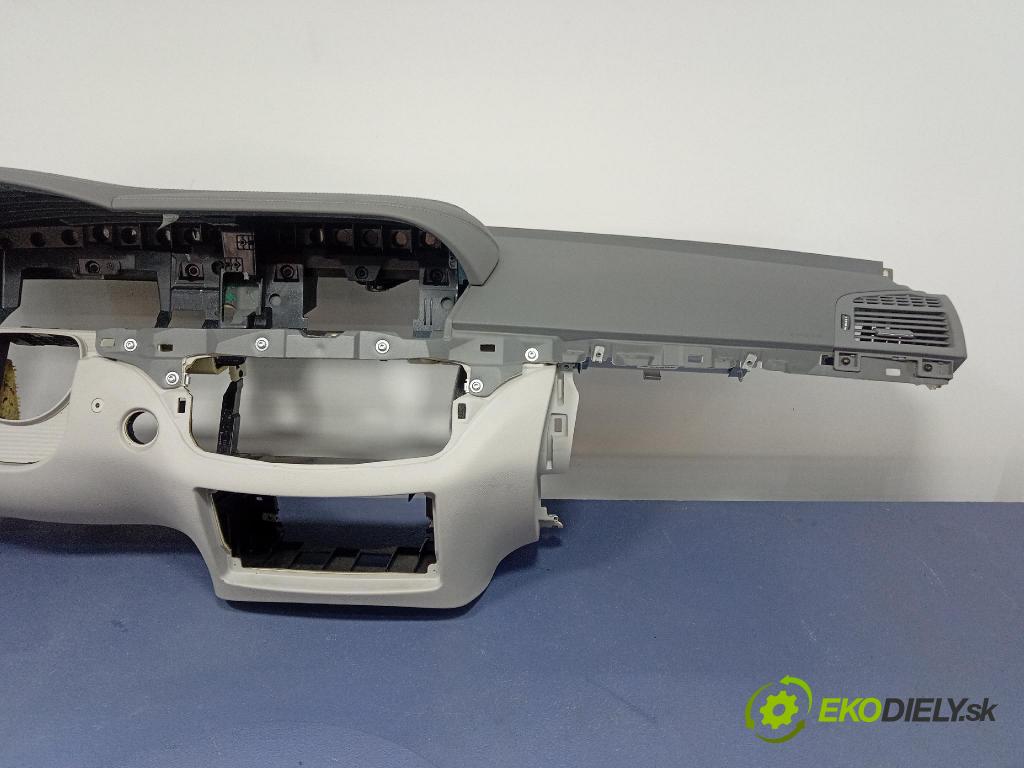 Mercedes S-klasa 2011 kokpit,pristrojová doska