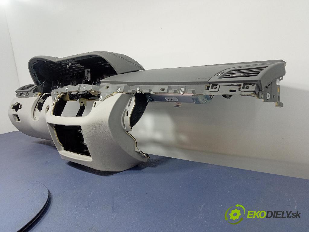 Mercedes S-klasa 2011 kokpit,pristrojová doska