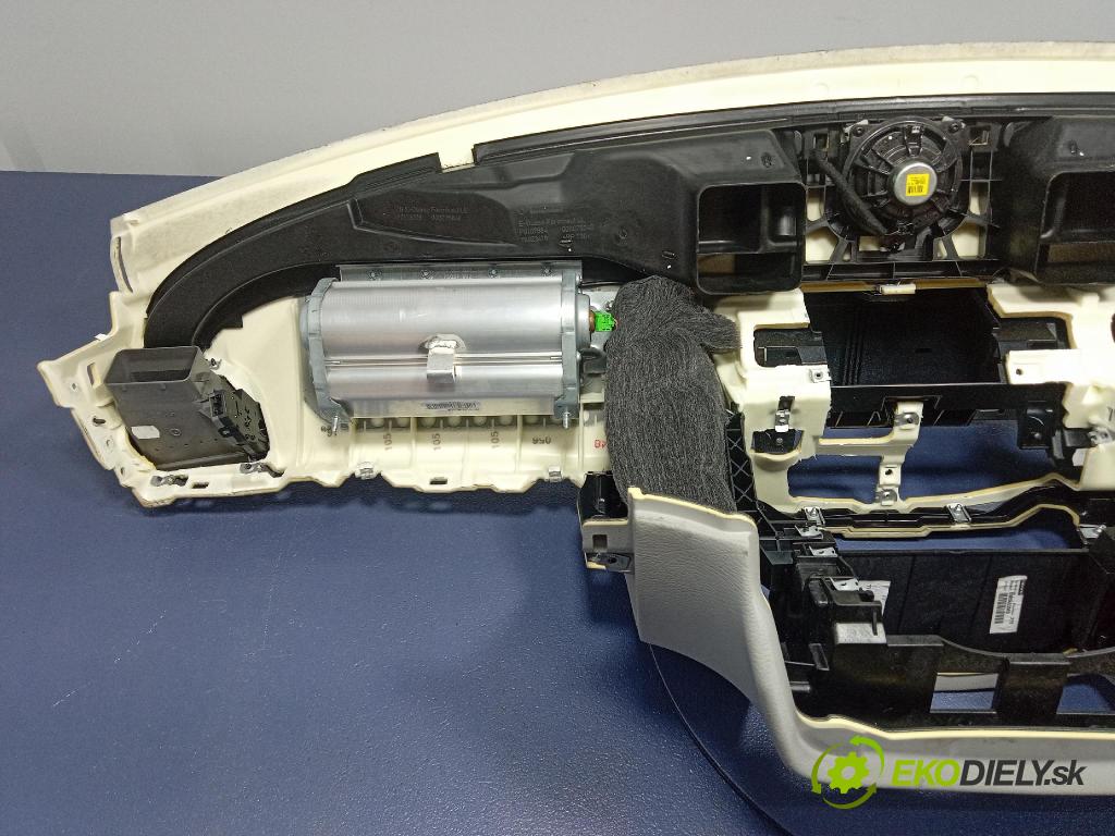 Mercedes S-klasa 2011 kokpit,pristrojová doska