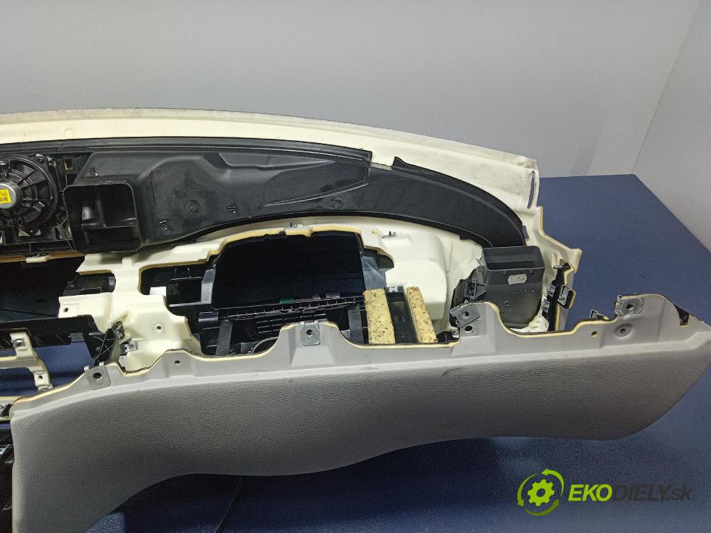 Mercedes S-klasa 2011 kokpit,pristrojová doska 