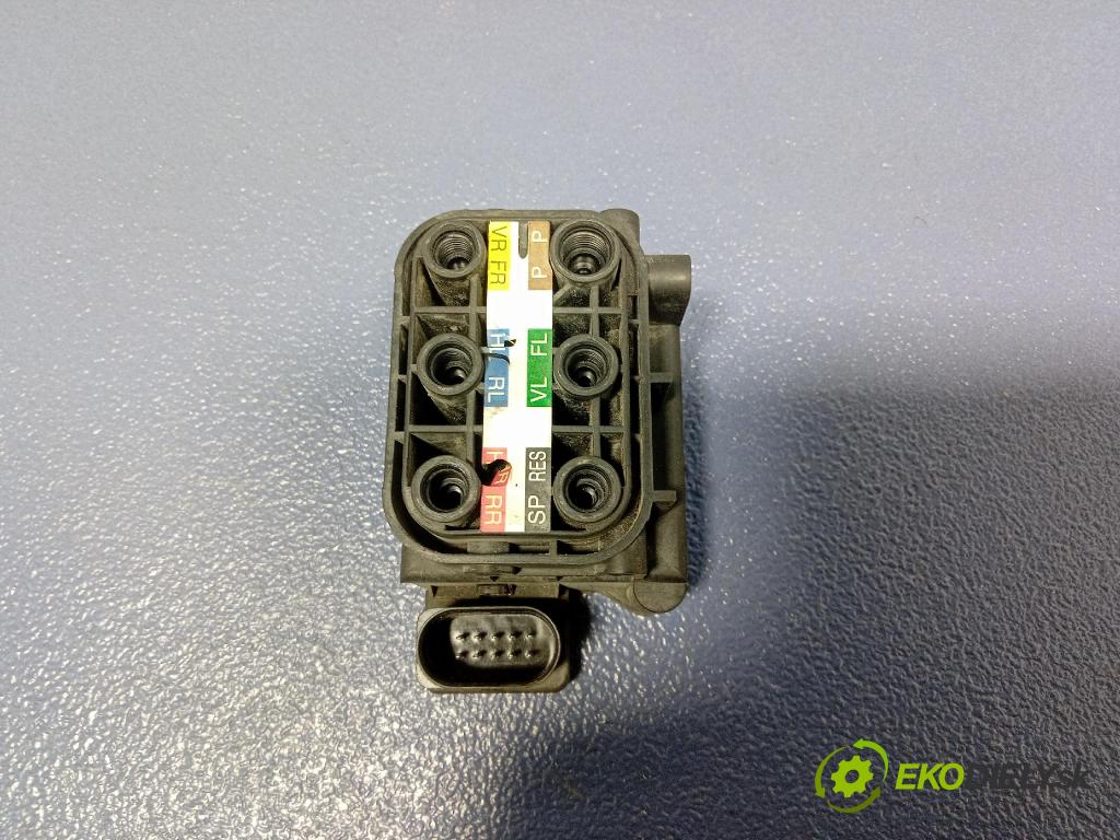 Mercedes S-klasa 2011 Nádrž: Vzduch: A2123200358