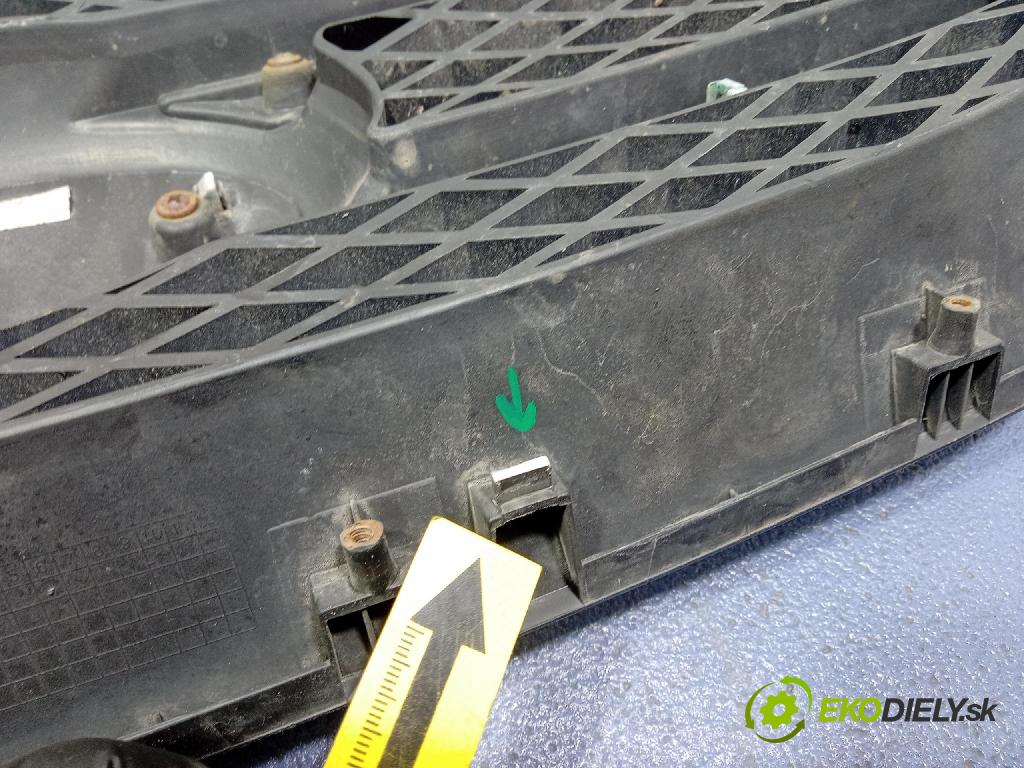 Kia Carens 2008 miežka / Gril: 86380-10000