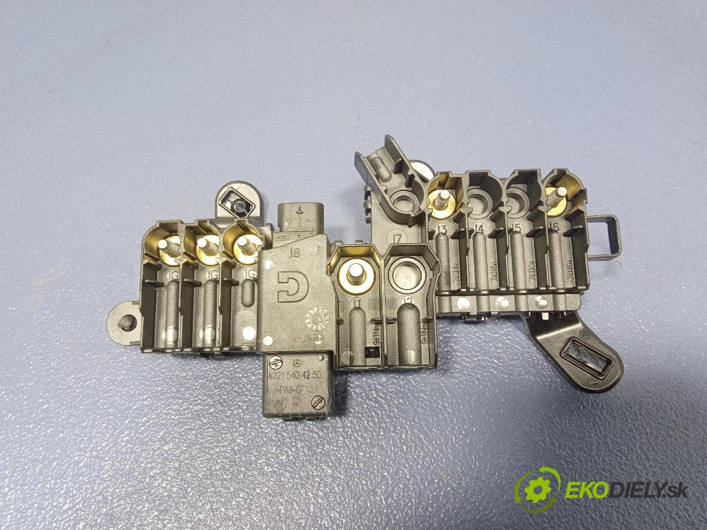 Mercedes S-klasa 2011 skrinka Poistky: A2215404250