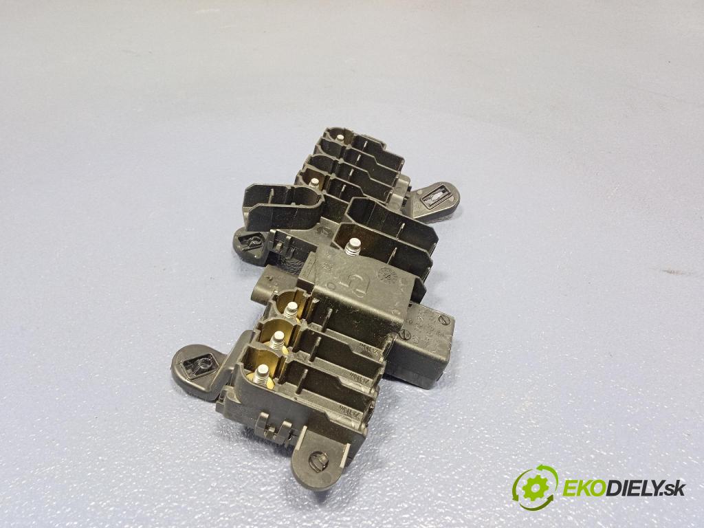 Mercedes S-klasa 2011 skrinka Poistky: A2215404250