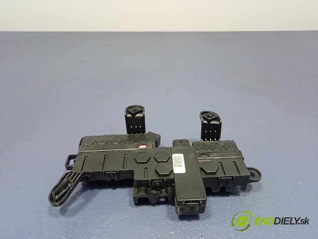 Mercedes S-klasa 2011 skrinka Poistky: A2215404250