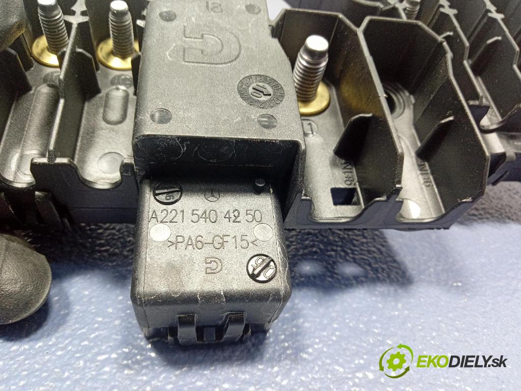 Mercedes S-klasa 2011 skrinka Poistky: A2215404250