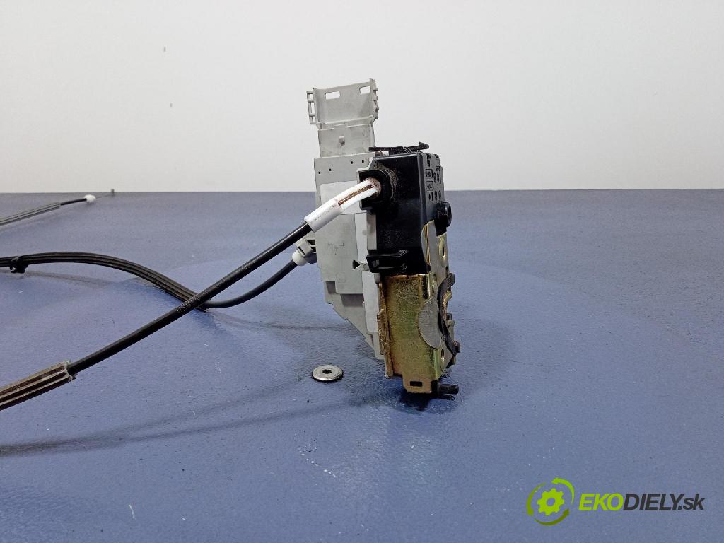 Peugeot 1007 2005 zámok dvere Predné v pravo: 9646010680D