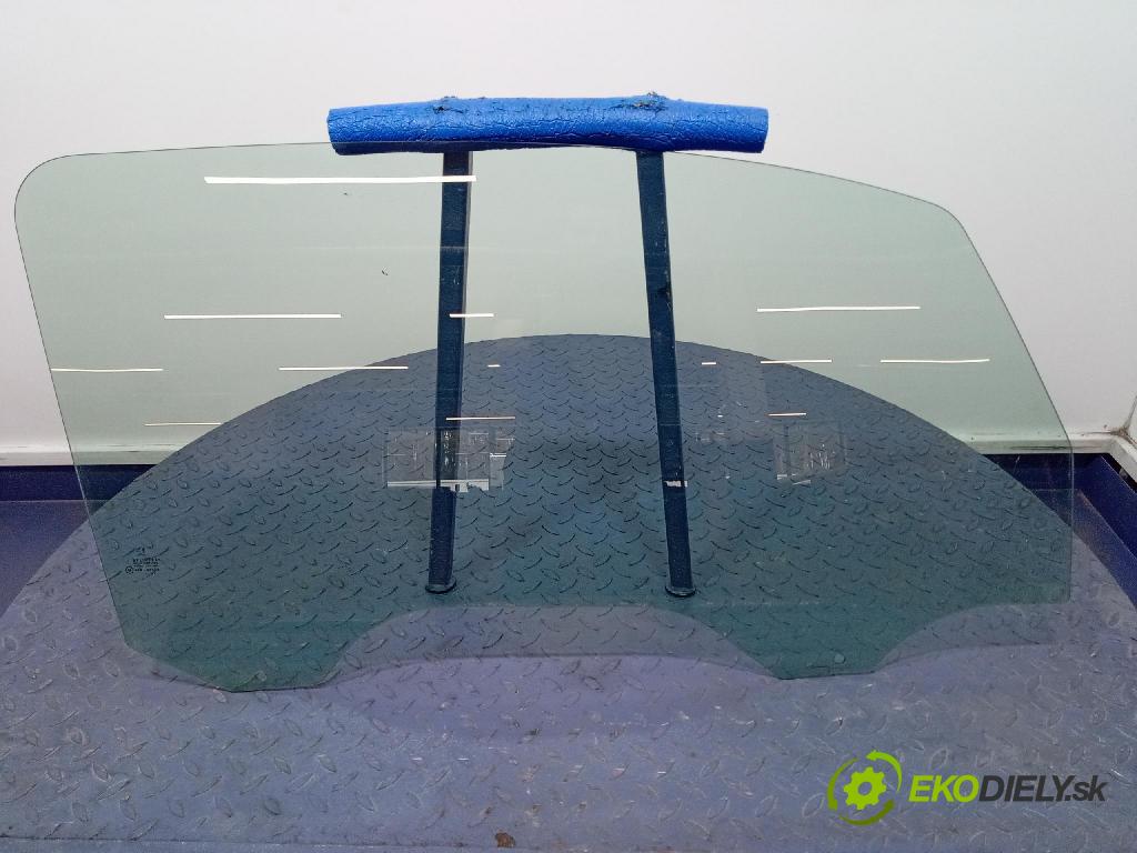 Peugeot 1007 2005 sklo dvere Predné Prava: