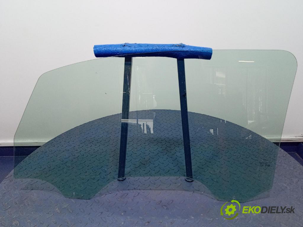 Peugeot 1007 2005 sklo dvere Predné Prava: 
