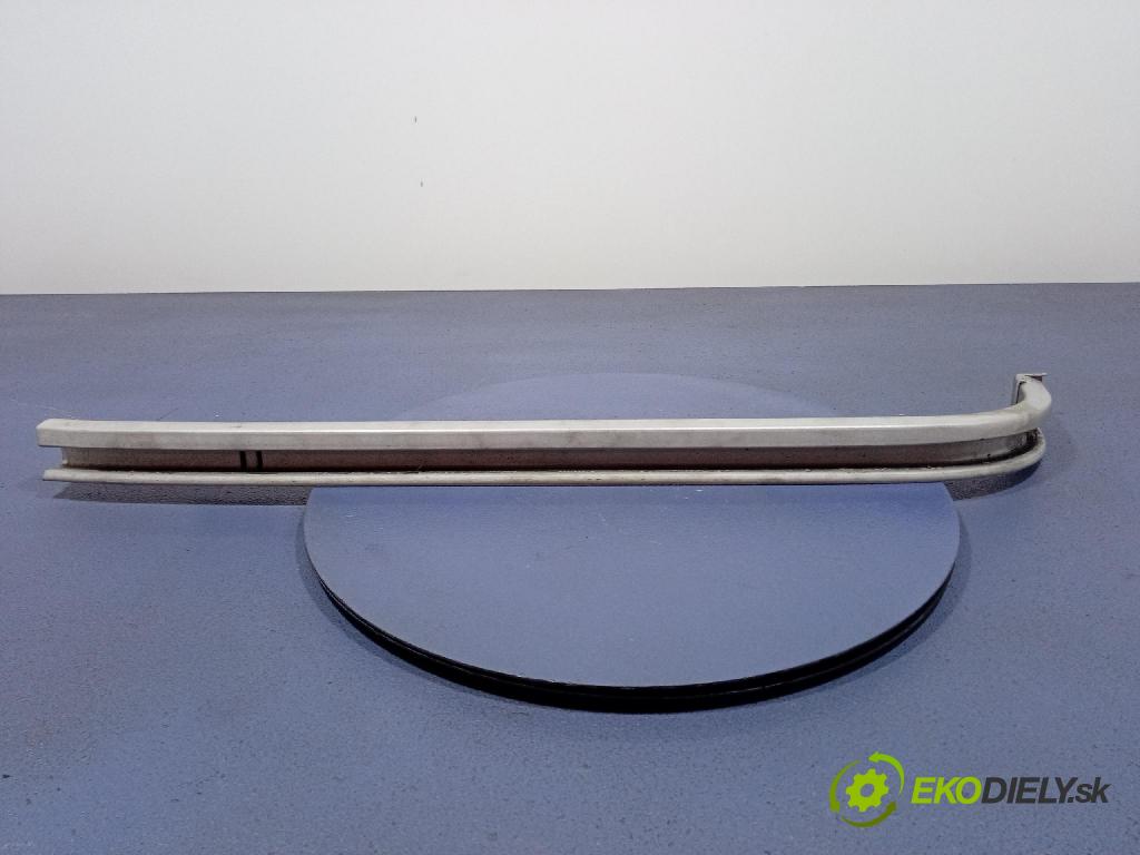 Peugeot 1007 2005 Závěs: dvere