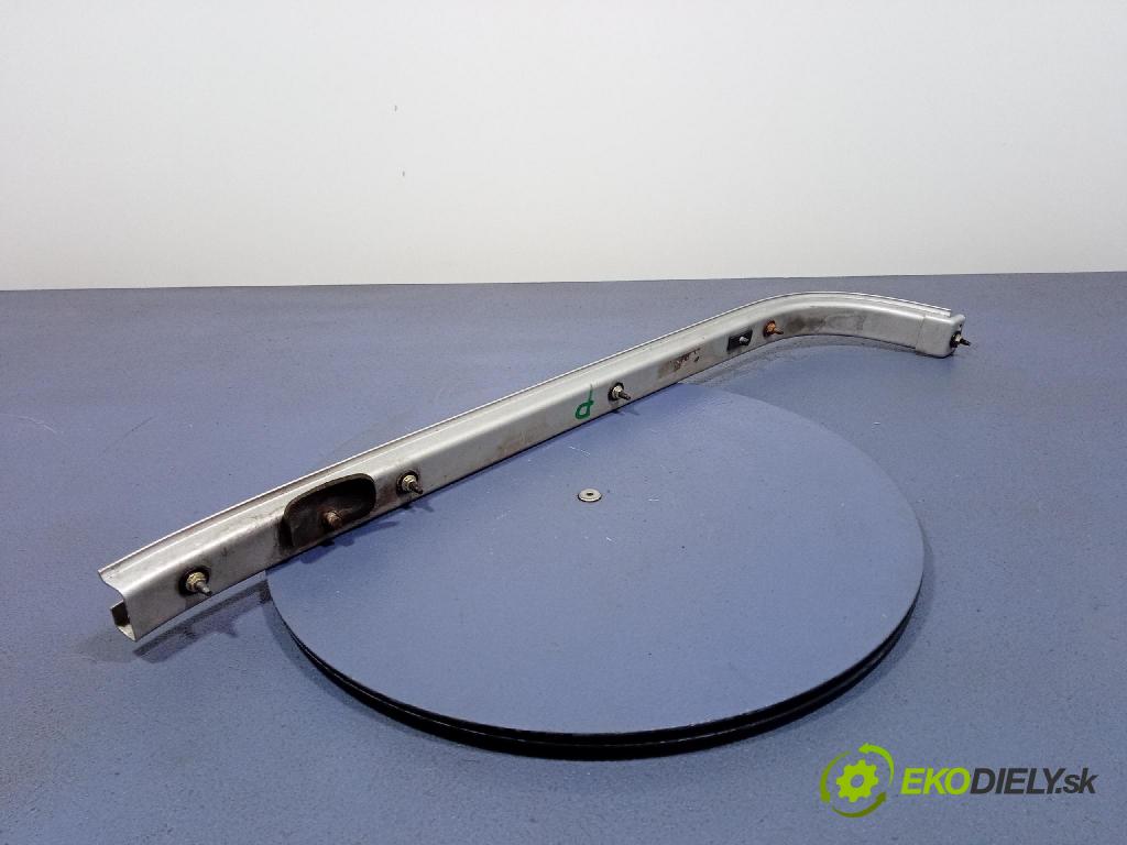 Peugeot 1007 2005 Závěs: dvere