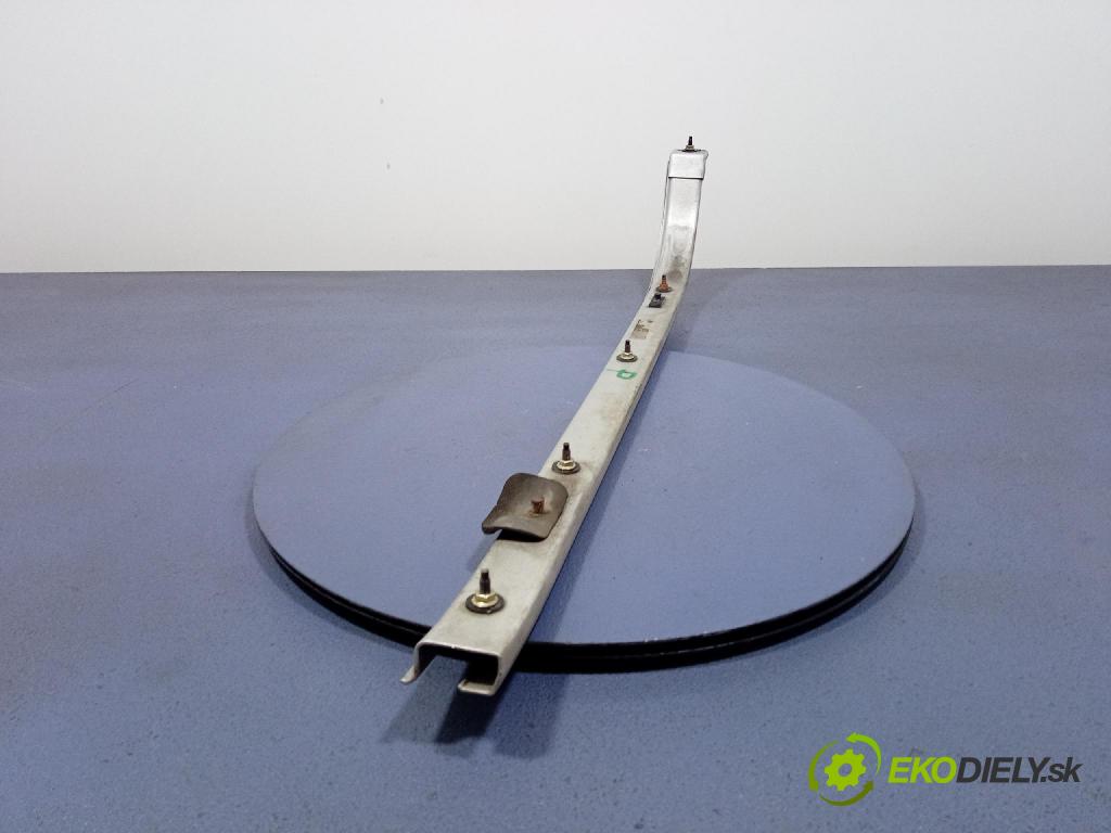 Peugeot 1007 2005 Závěs: dvere 