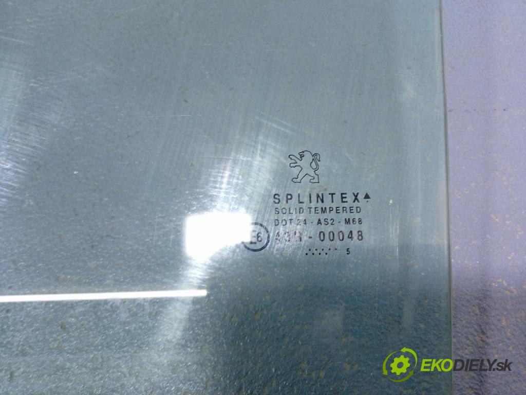 Peugeot 1007 2005 sklo dvere Predné ľavá