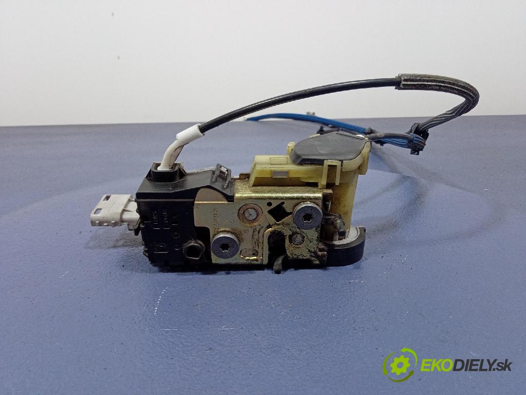 Peugeot 1007 2005 zámok dvere Predné Vľavo: