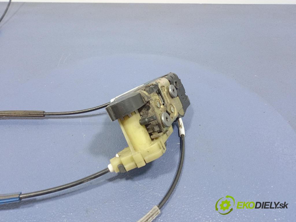 Peugeot 1007 2005 zámok dvere Predné Vľavo: