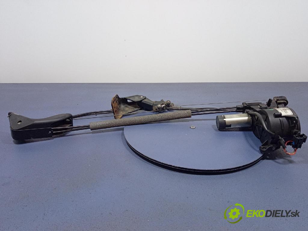 Peugeot 1007 2005 Závěs: dvere 9680250280