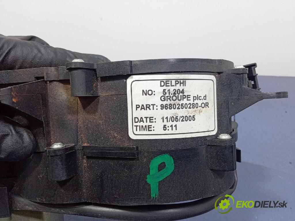 Peugeot 1007 2005 Závěs: dvere 9680250280