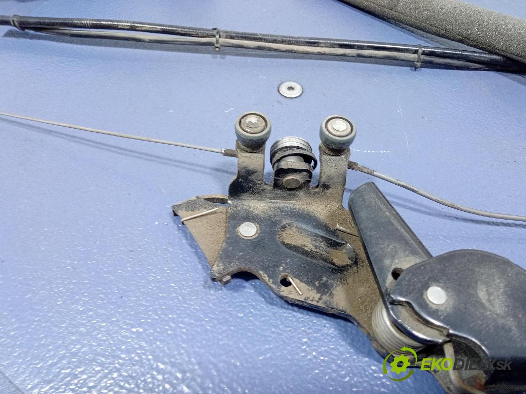 Peugeot 1007 2005 Závěs: dvere 9680250280