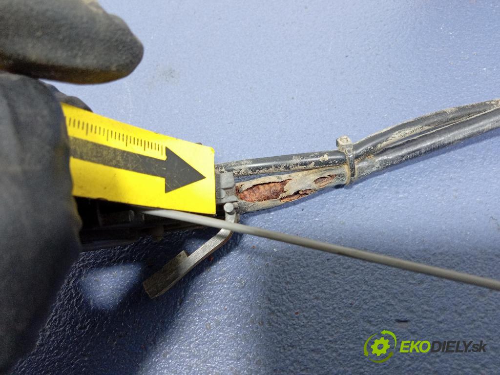 Peugeot 1007 2005 Závěs: dvere 9680250280