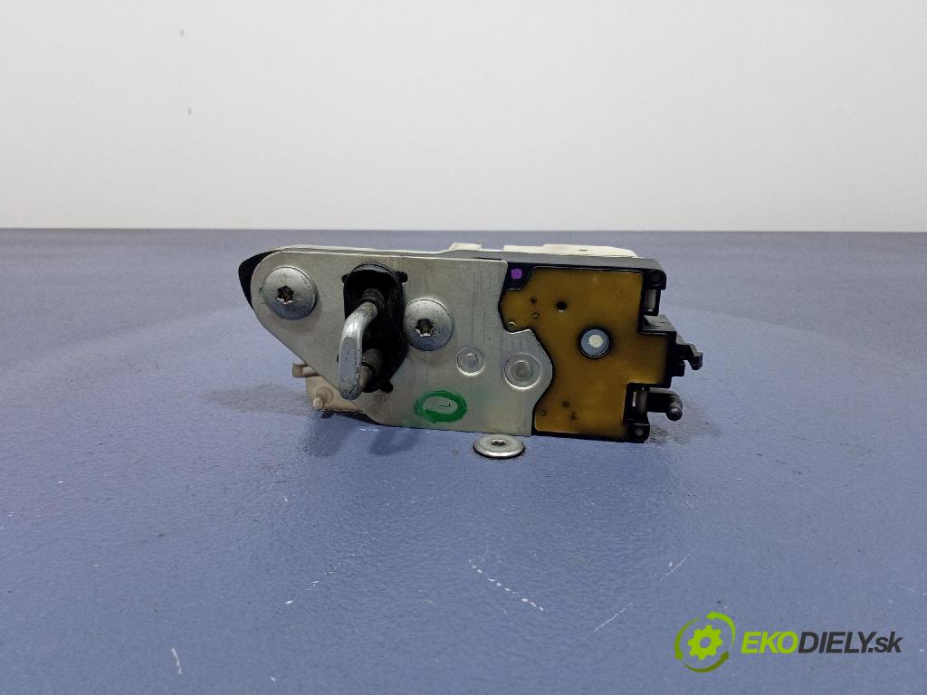 Peugeot 1007 2005 zámok dvere Predné Vľavo: