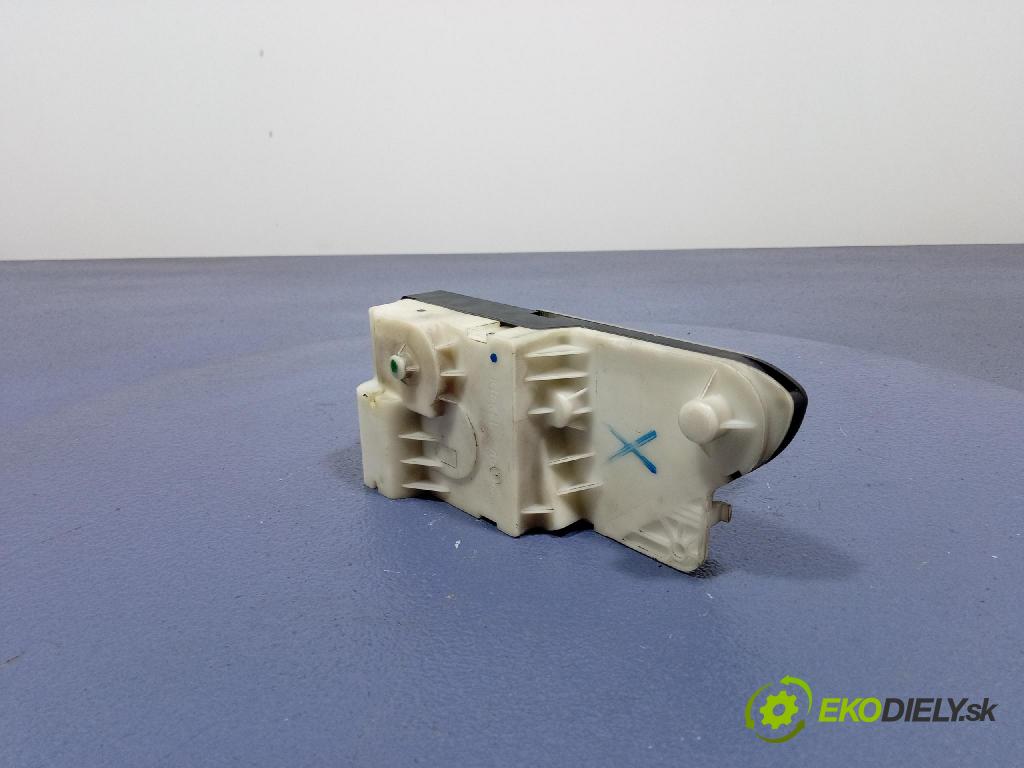 Peugeot 1007 2005 zámok dvere Predné Vľavo: