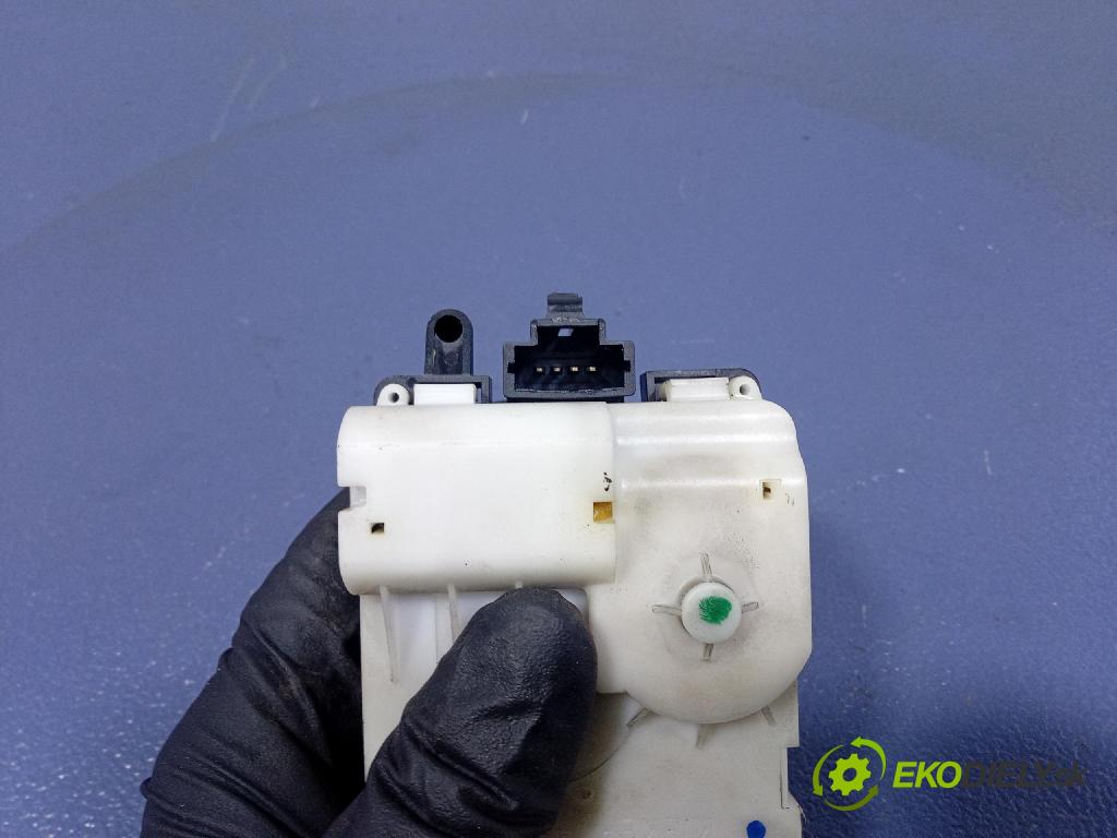 Peugeot 1007 2005 zámok dvere Predné Vľavo: