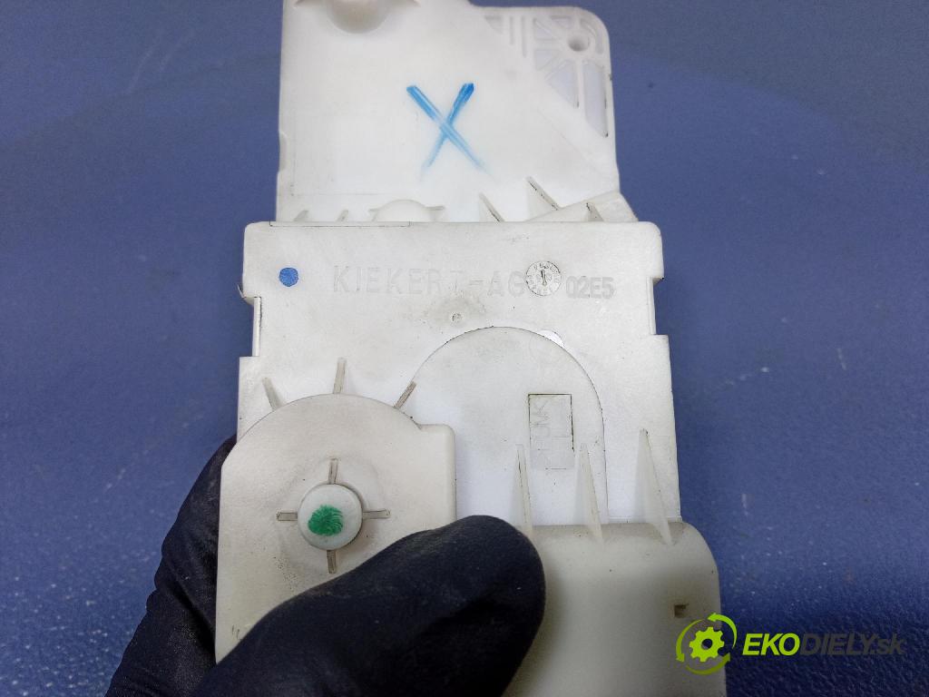 Peugeot 1007 2005 zámok dvere Predné Vľavo: 