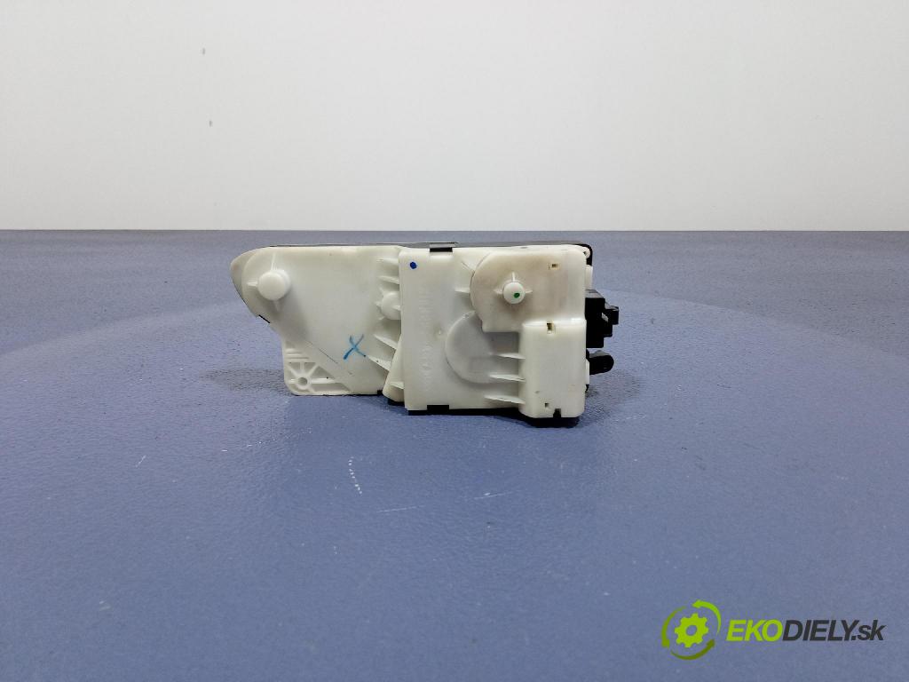 Peugeot 1007 2005 zámok dvere Predné v pravo: