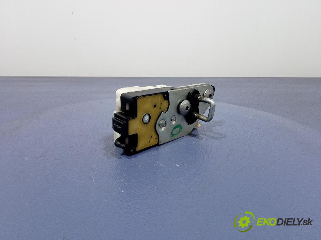 Peugeot 1007 2005 zámok dvere Predné v pravo: